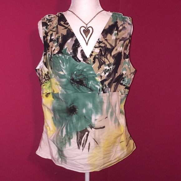 Tahari Tops - Tahari Summer blouse